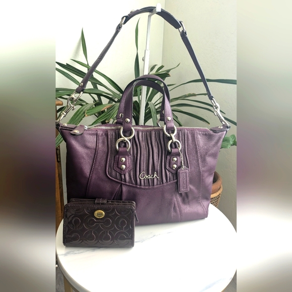 Vintage Coach Ruched Purple Leather Shoulder Bag. - Picture 2 of 16